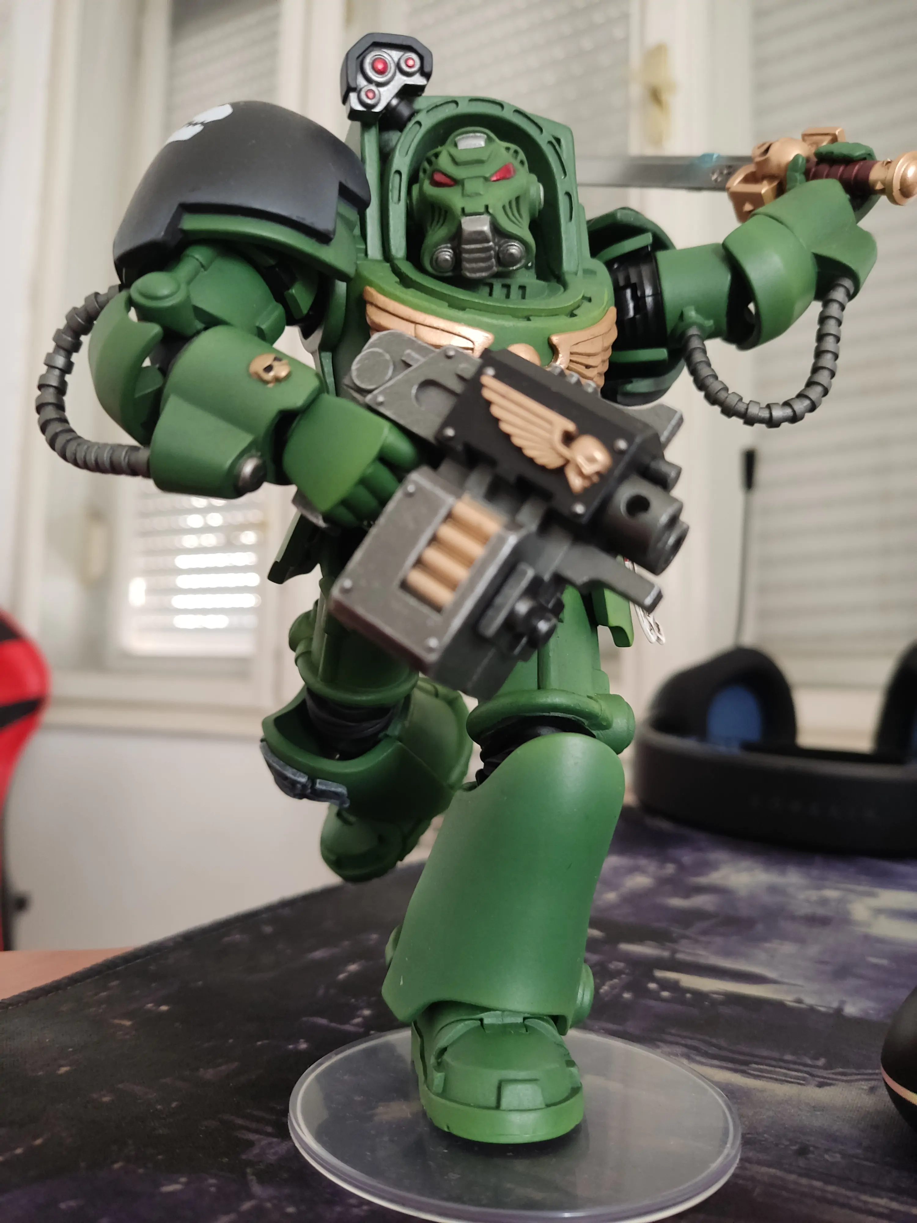 Warhammer 40,000 Action Figure Salamanders Terminator 1 with Power Sword and Storm Bolter 14 cm product photo