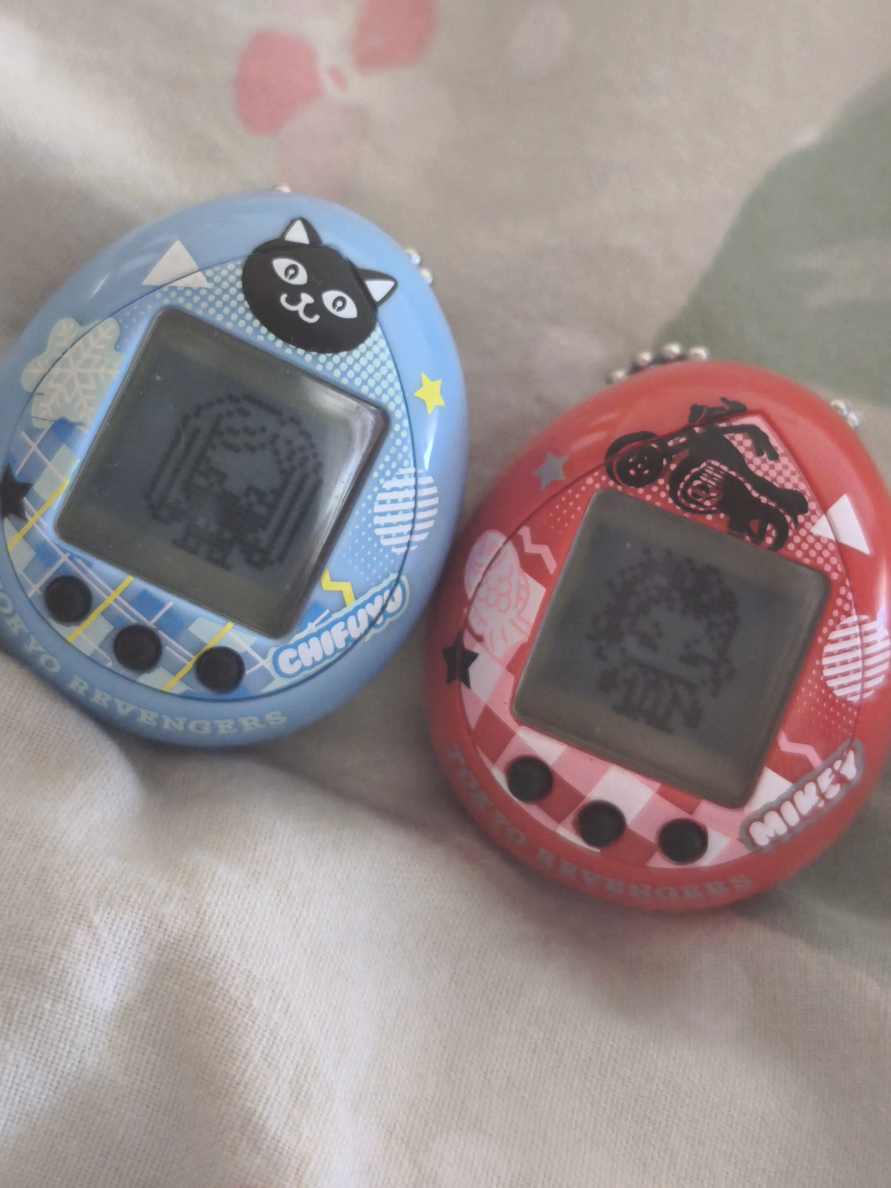 Tokyo Revengers Hugmy Tamagotchi + Chifuyu Support figure product photo