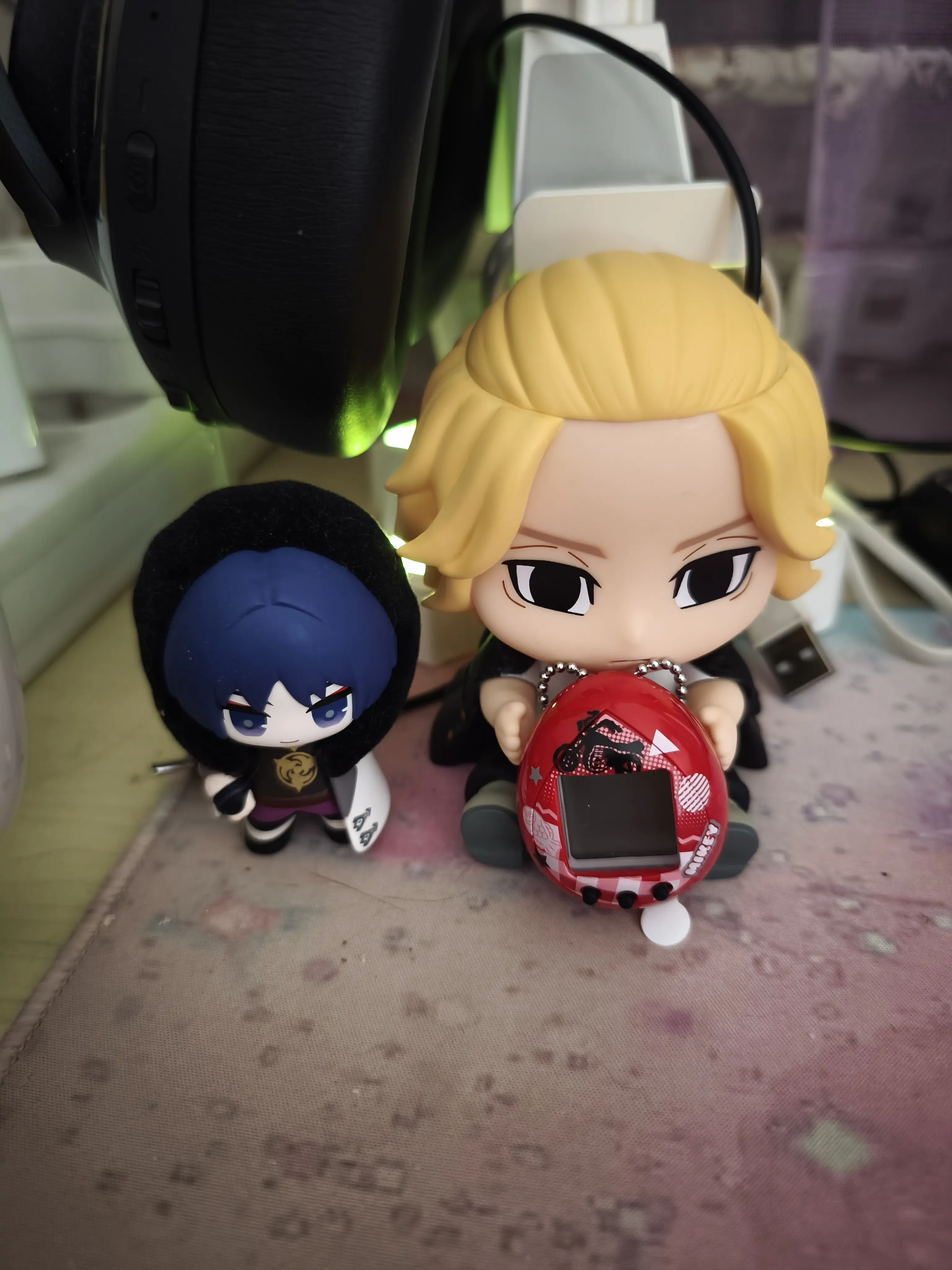 Tokyo Revengers Hugmy Tamagotchi + Manjiro Support figure product photo