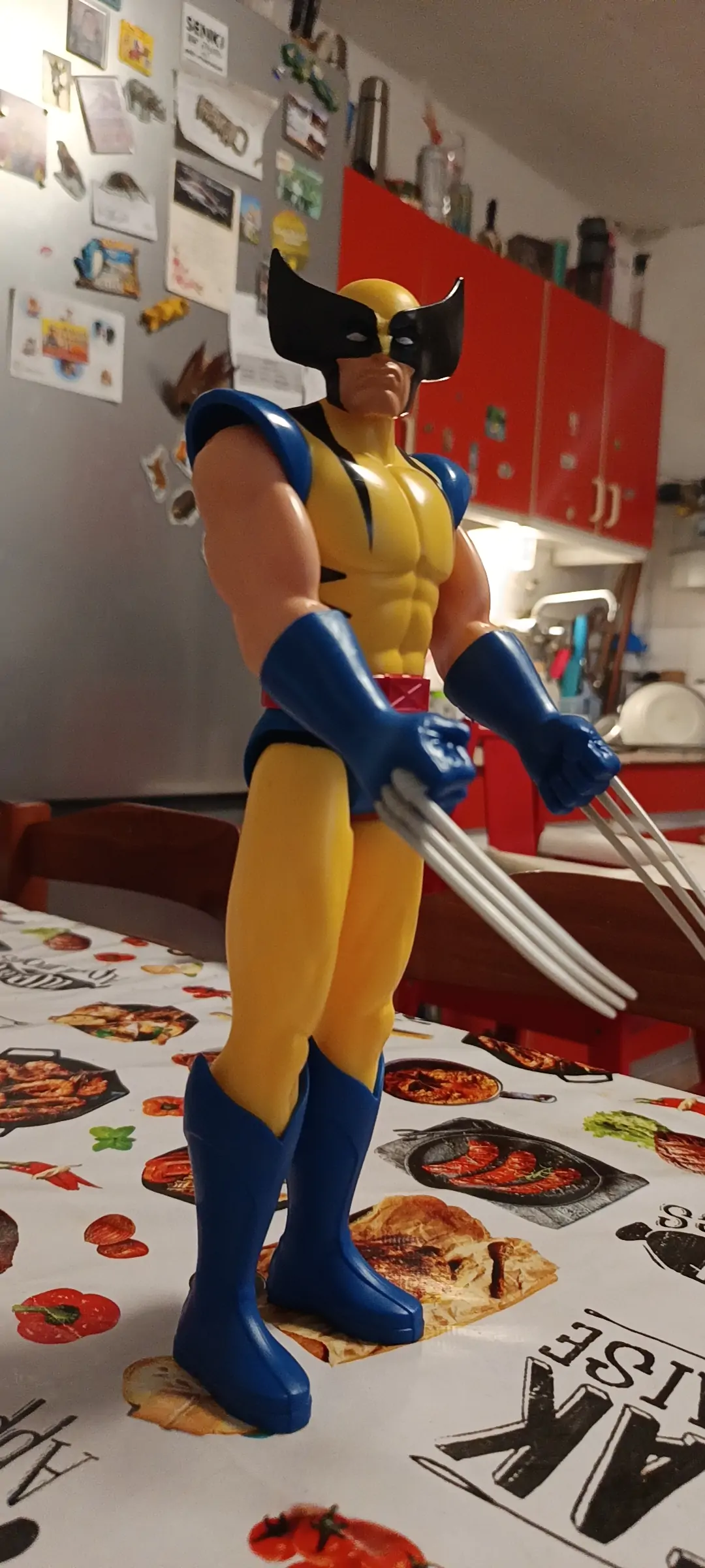 Marvel X-Men Titan Hero Series Wolverine figure 28cm product photo