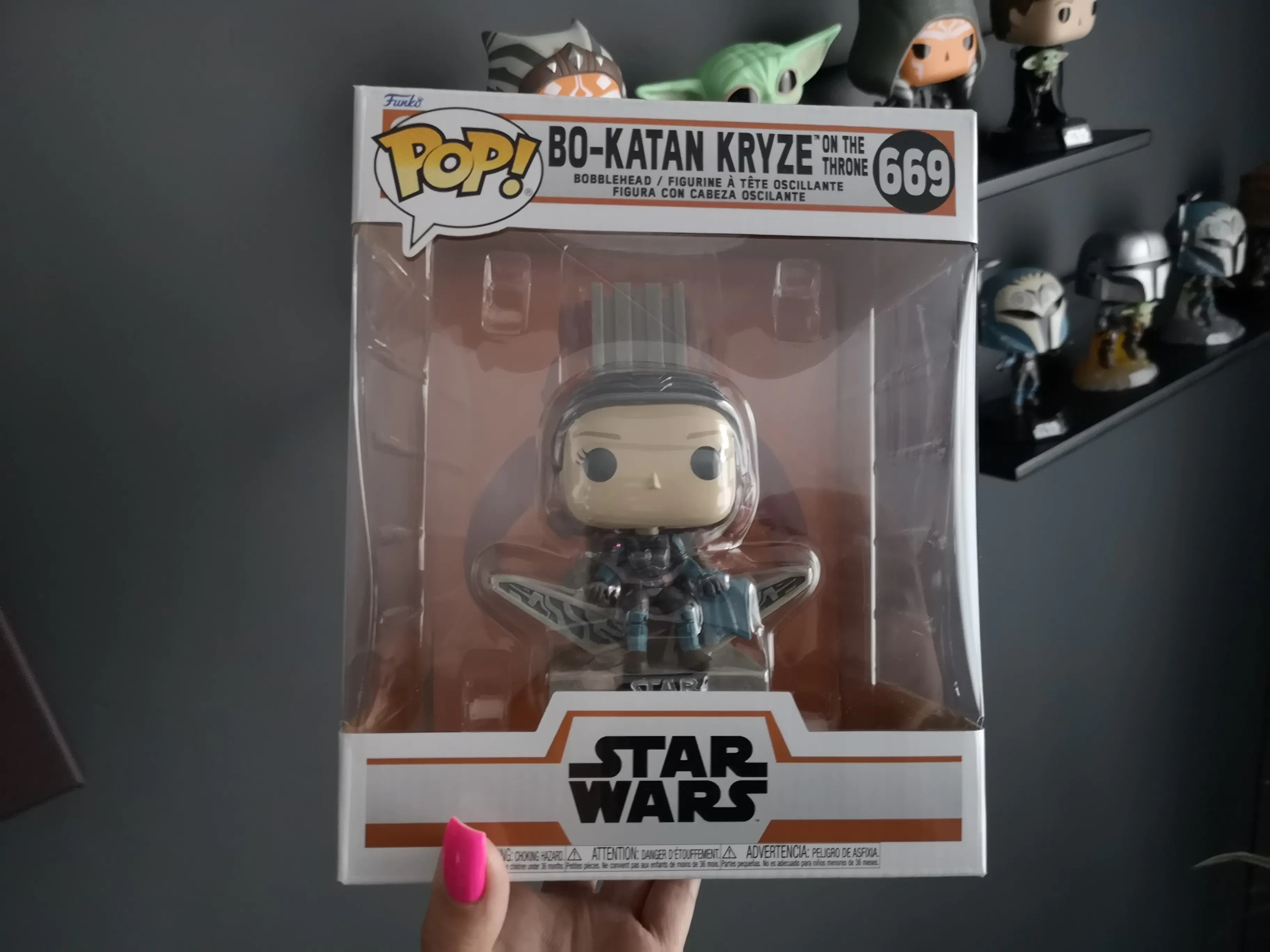 Star Wars: The Mandalorian POP! Deluxe Vinyl Figure Bo Katan w/Throne 9 cm termékfotó