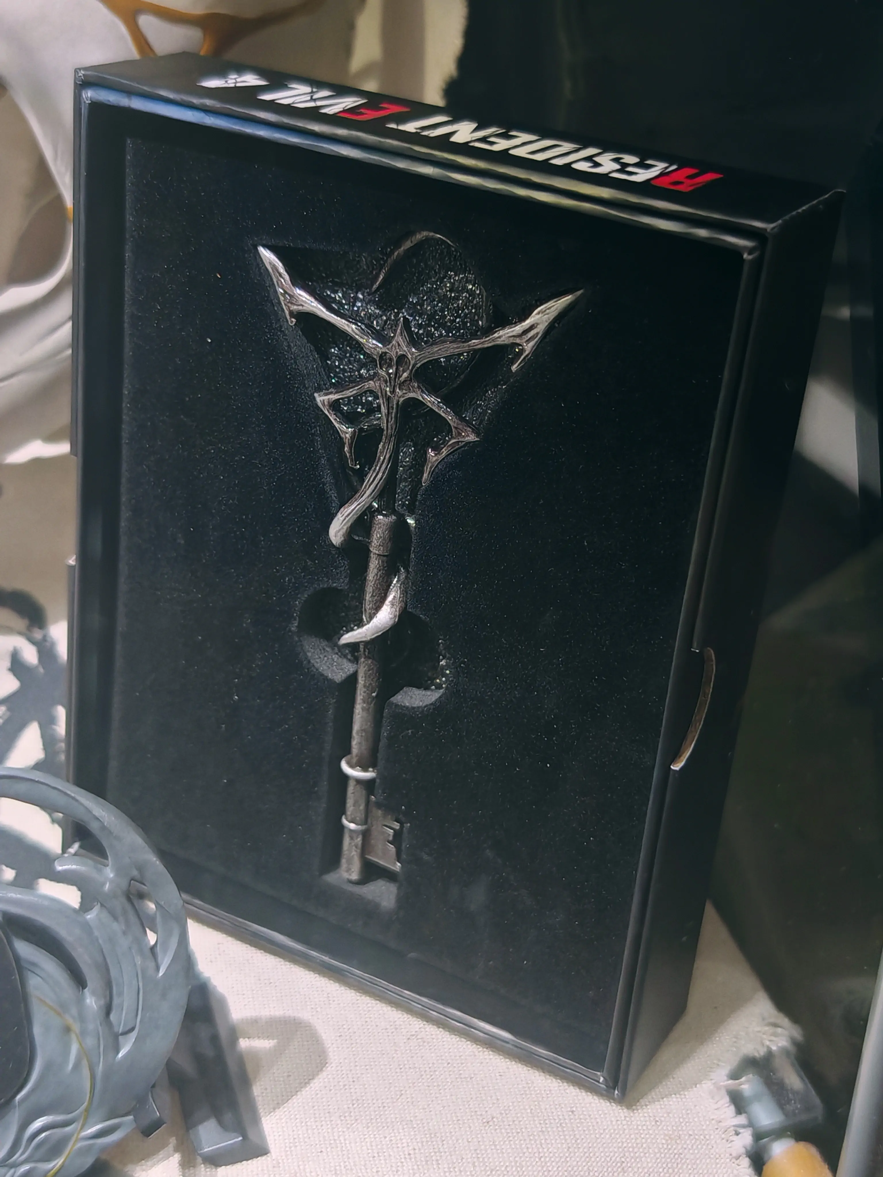 Resident Evil 4 Replica 1/1 Insignia Key product photo