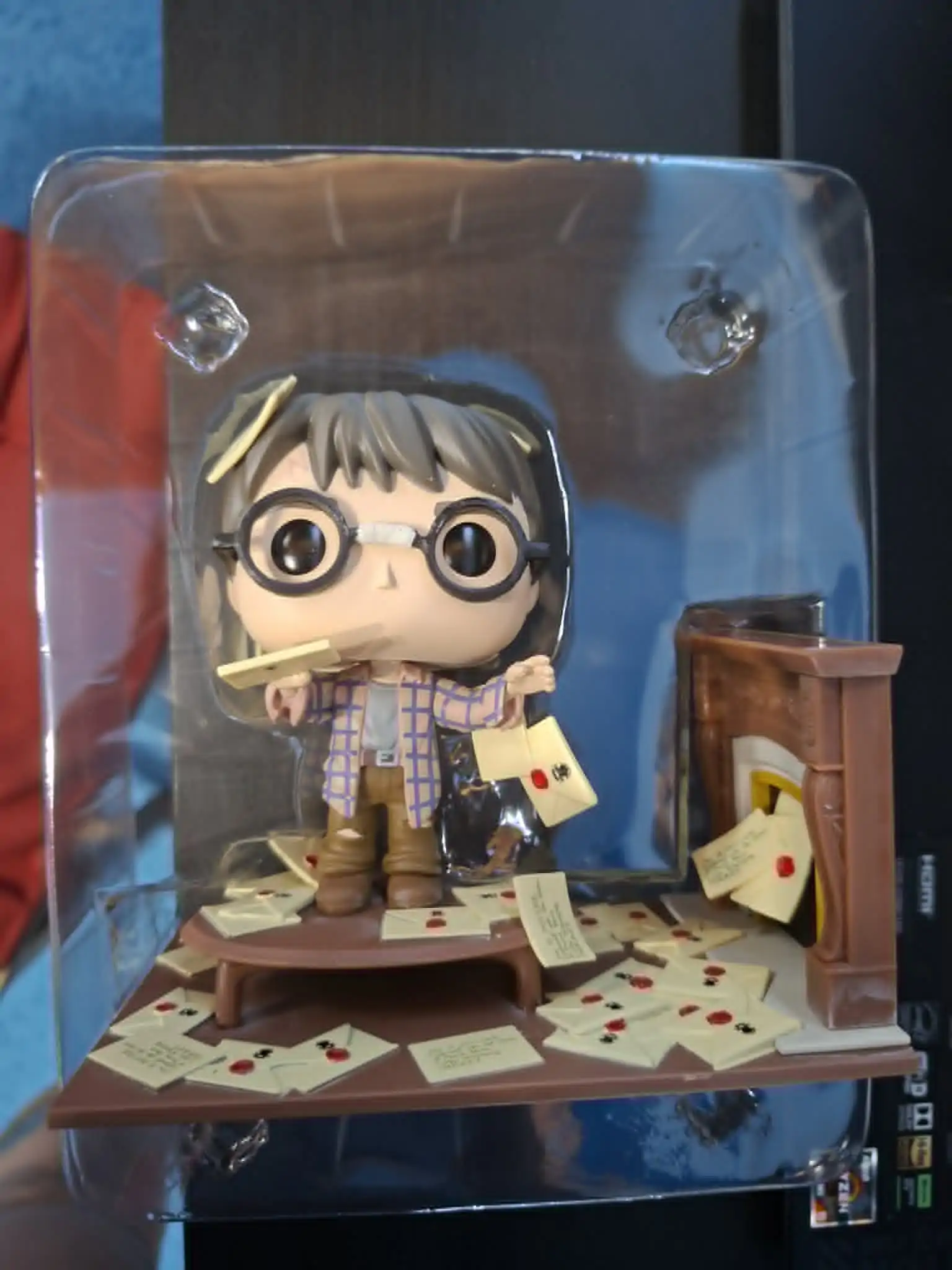 POP figure Deluxe Harry Potter Anniversary Harry Potter with Hogwarts Letters Exclusive product photo