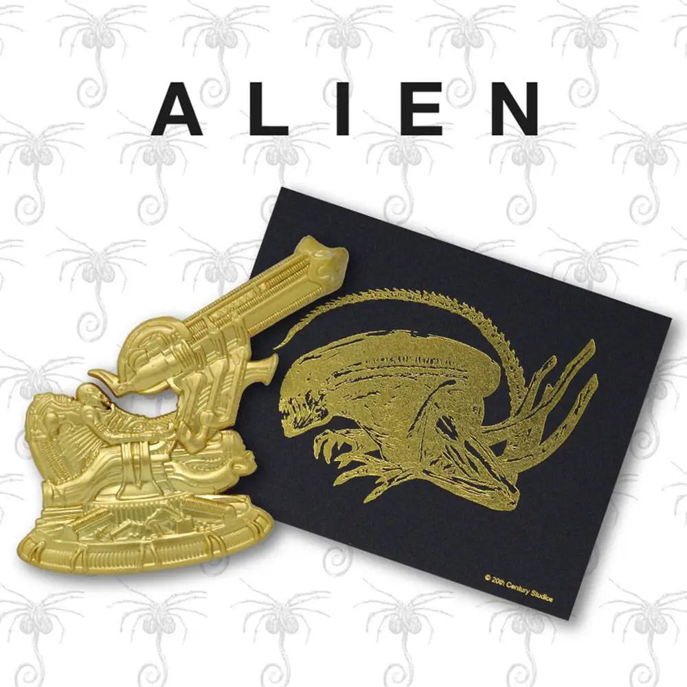 Alien XL Premium Pin Badge (gold plated) product photo