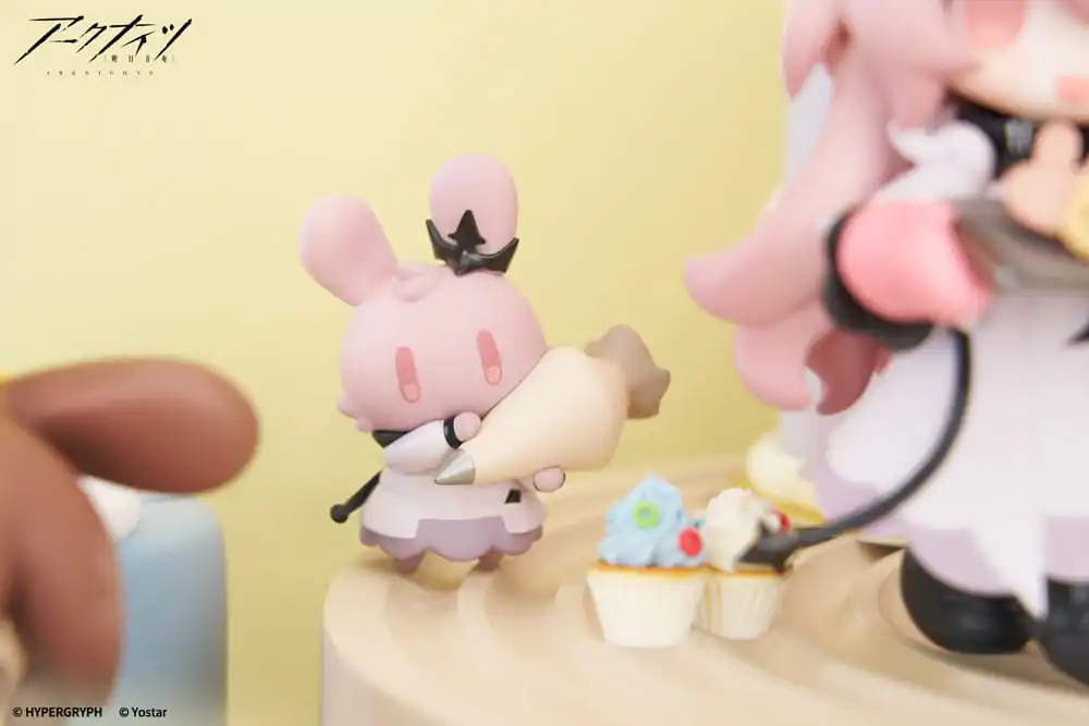 Arknights Would You Like A Dessert? Mini Series PVC Statue Civilight Eterna 11 cm product photo