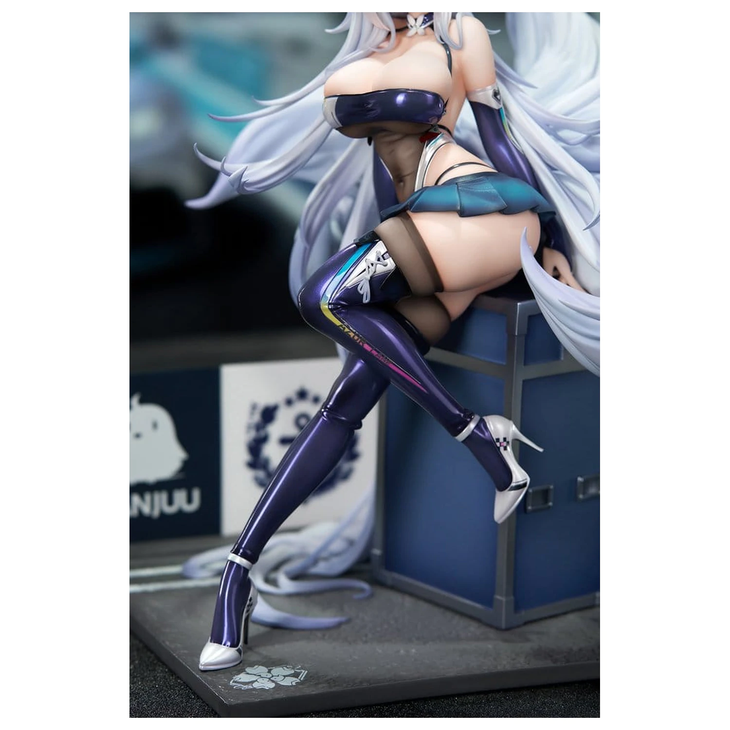 Azur Lane PVC Figure 1/7 Shinano Moonlit Chrome Ver. Acrylic Special Edition w/Display 25 cm product photo