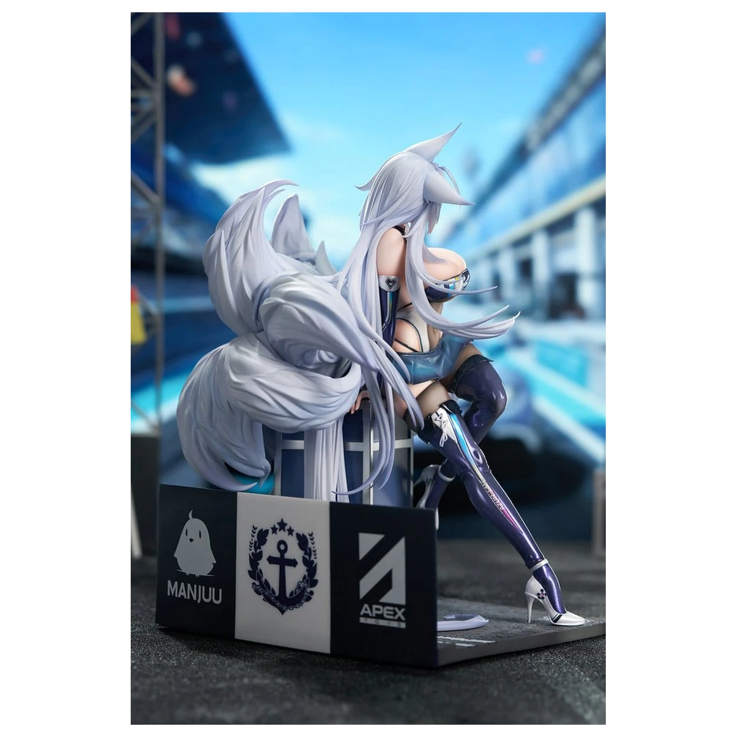 Azur Lane PVC Figure 1/7 Shinano Moonlit Chrome Ver. 25 cm product photo
