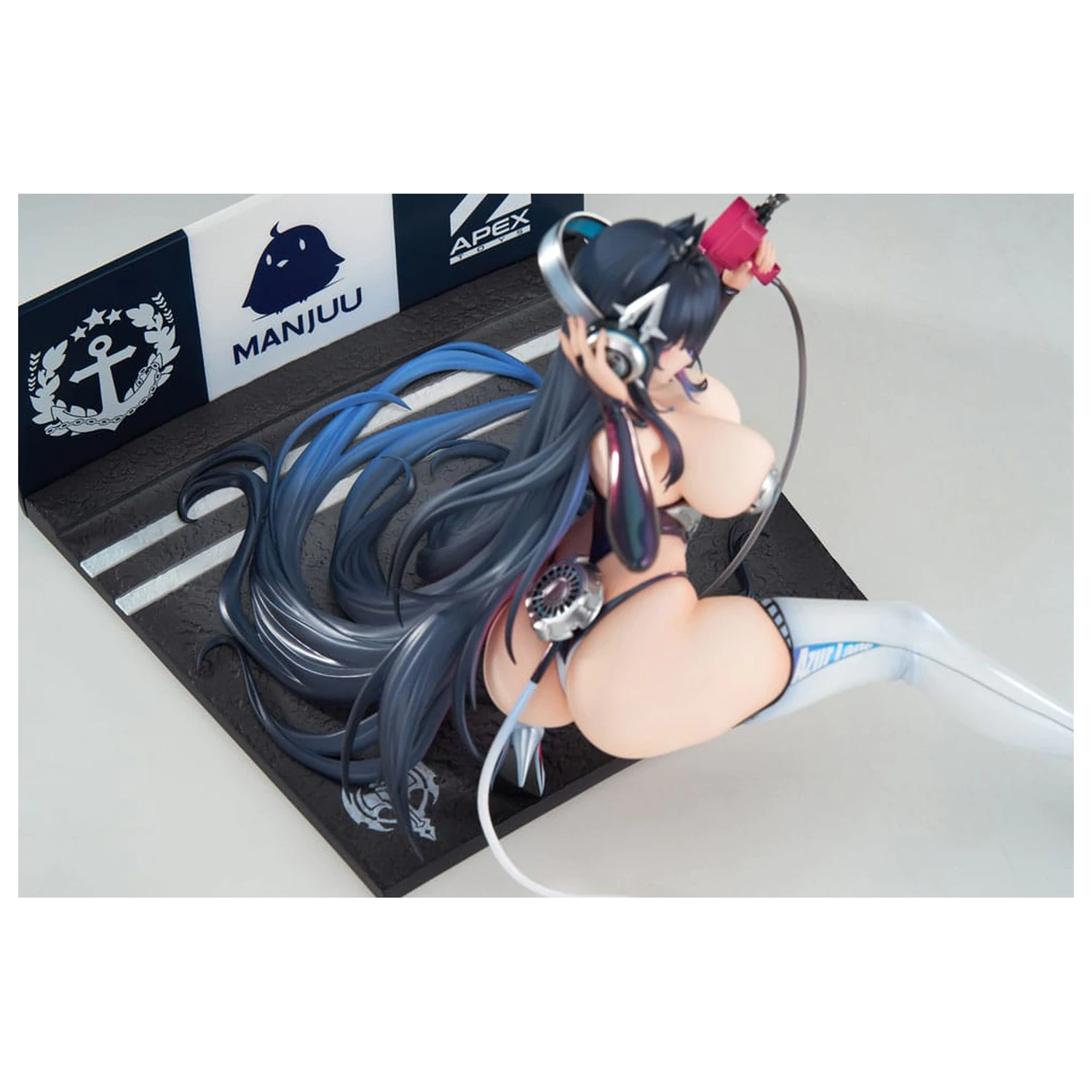 Azur Lane PVC Statue 1/7 Strasbourg Faerie of the Race Circuit Ver. 16 cm                  product photo