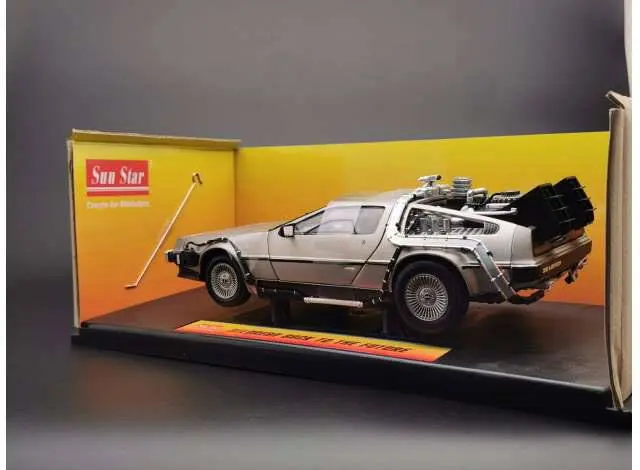 Back to the Future Diecast Model 1/18 1983 DeLorean product photo