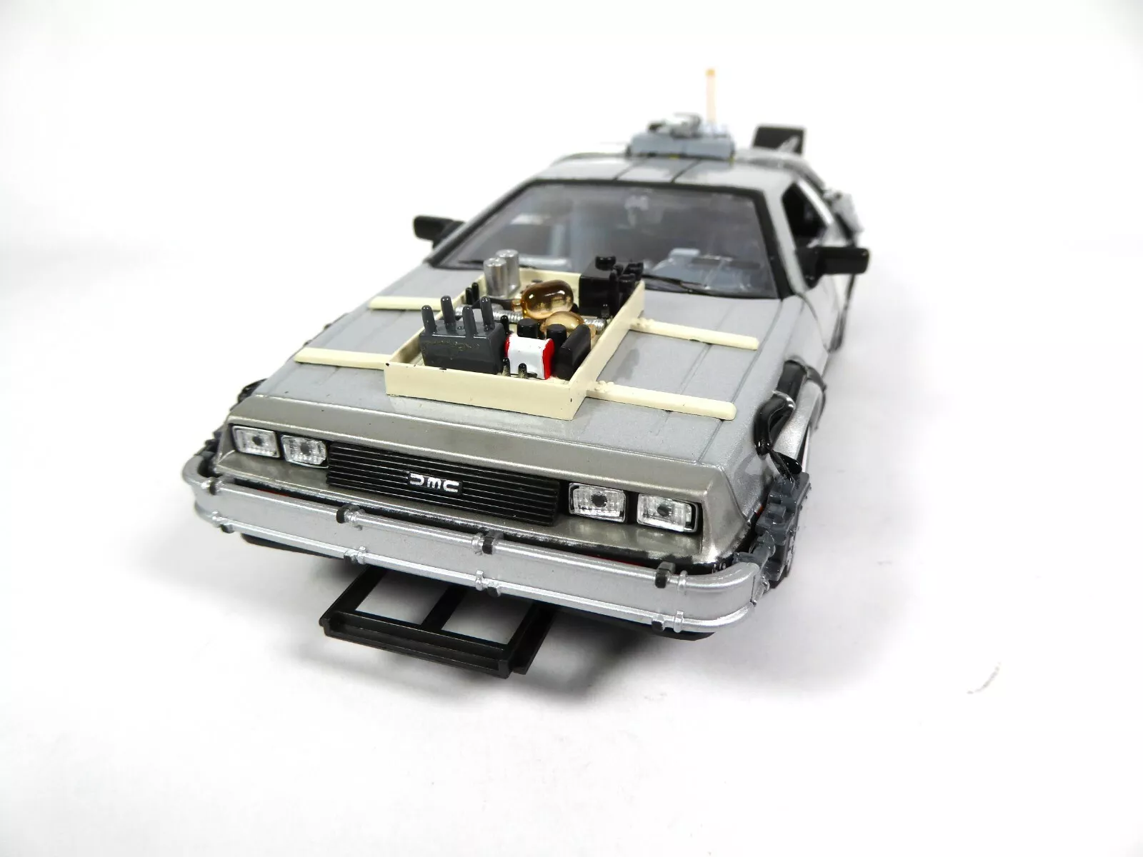 Back to the Future III Diecast Model 1/24 ´81 DeLorean LK Coupe product photo