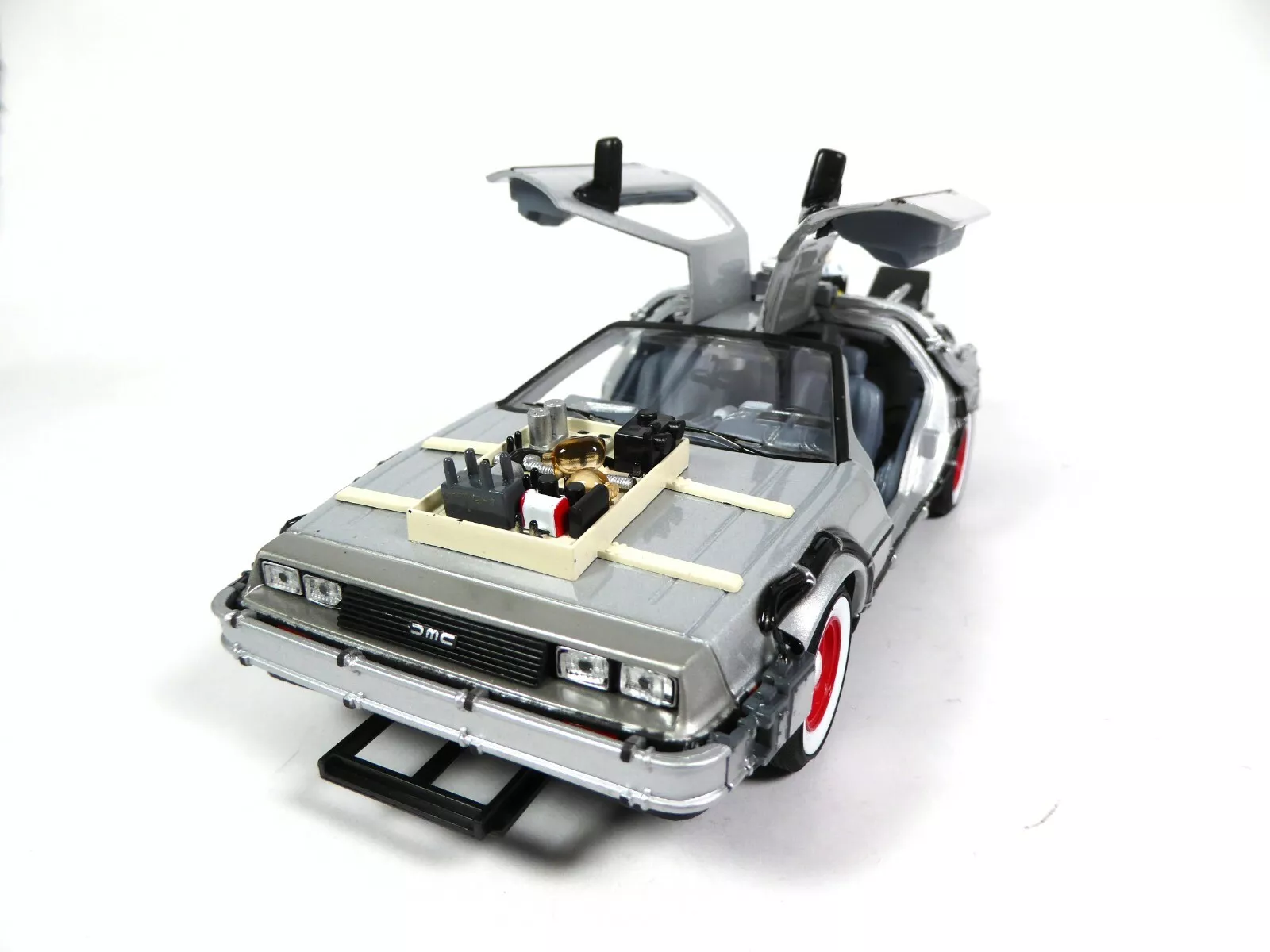 Back to the Future III Diecast Model 1/24 ´81 DeLorean LK Coupe product photo