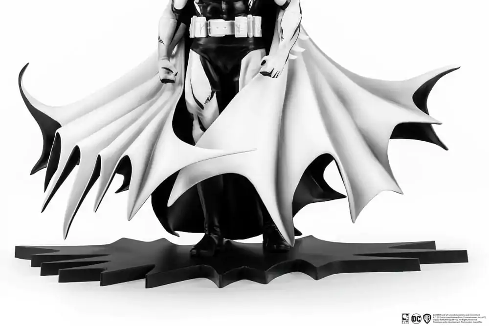 Batman PX PVC Statue 1/8 SDCC 2024 Batman Black & White Version 27 cm termékfotó