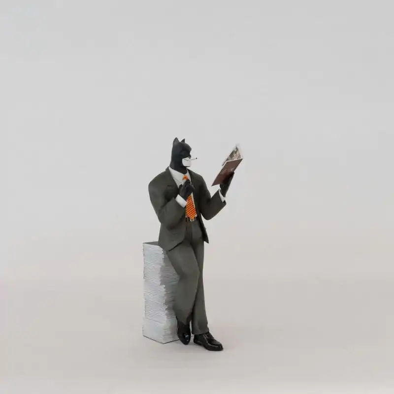 Blacksad: Blacksad on a Pile of Comics Figure product photo