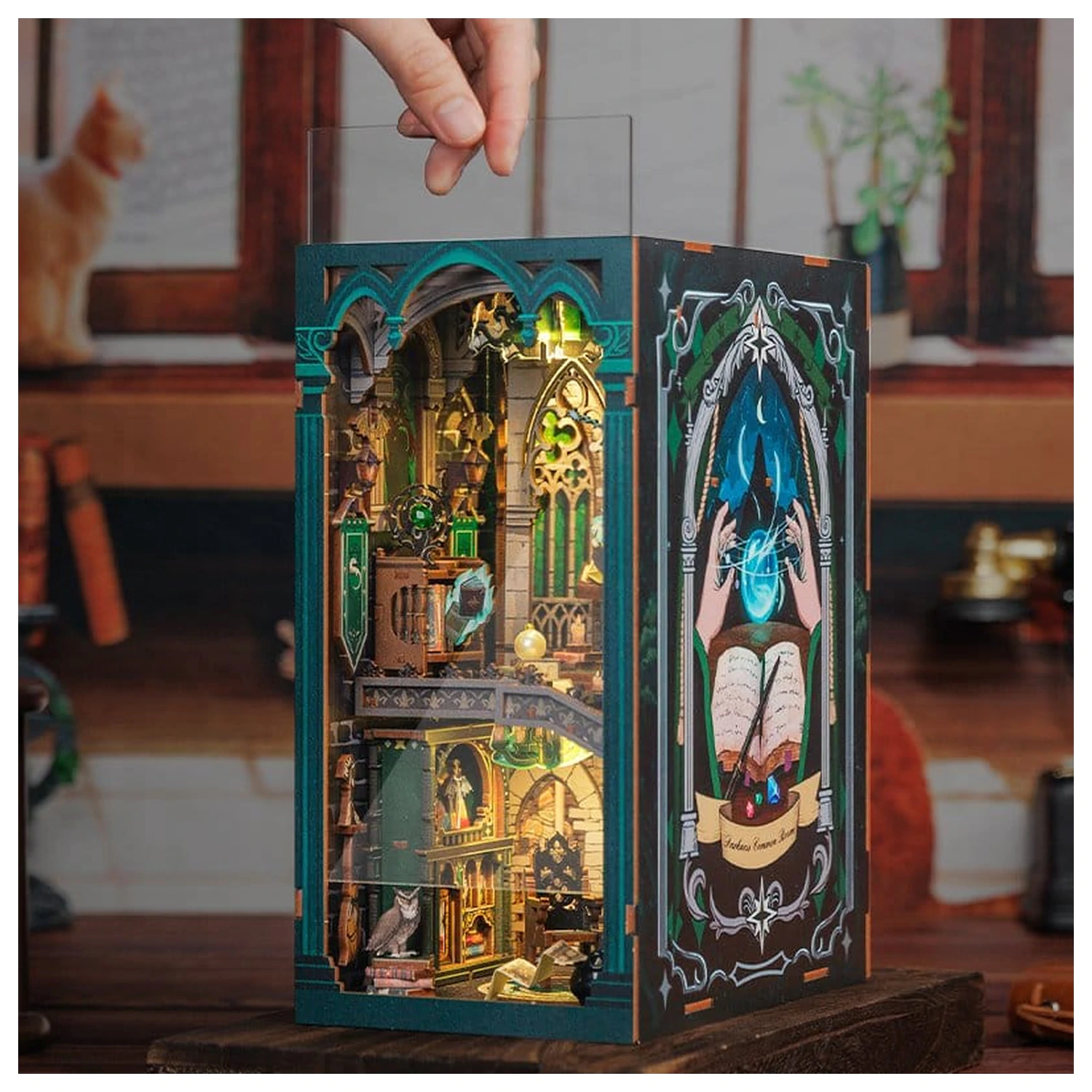 Book Nook Darkness Common Room 23 x 11 cm   product photo