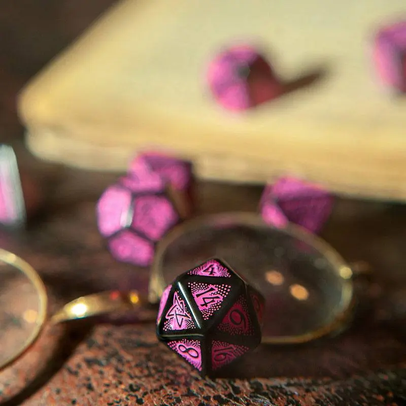 Call of Cthulhu 7th Edition Dice Set Black & Magenta (7) product photo