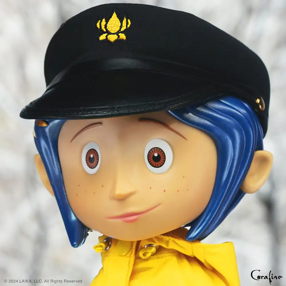 Coraline Supersize Vinyl Action Figure Coraline with Hat (Button Eyes) 40 cm termékfotó