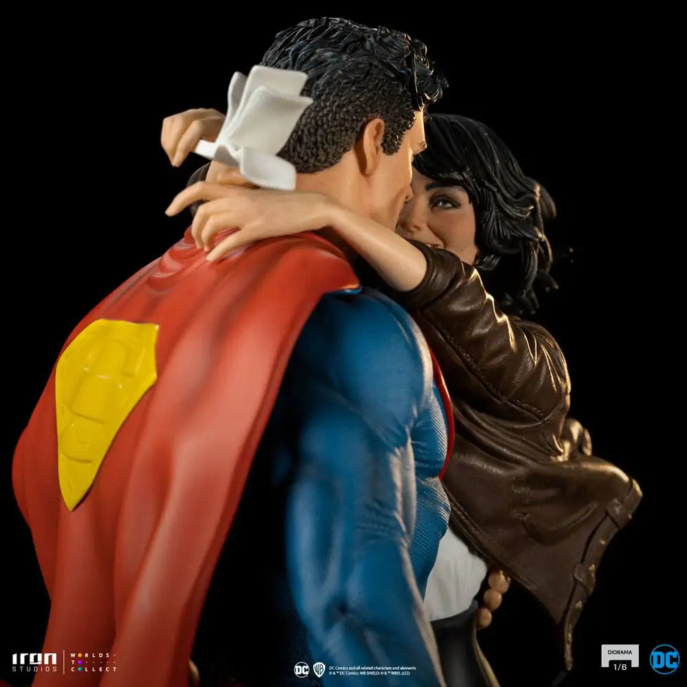 DC Comics Diorama 1/6 Superman & Lois 57 cm product photo