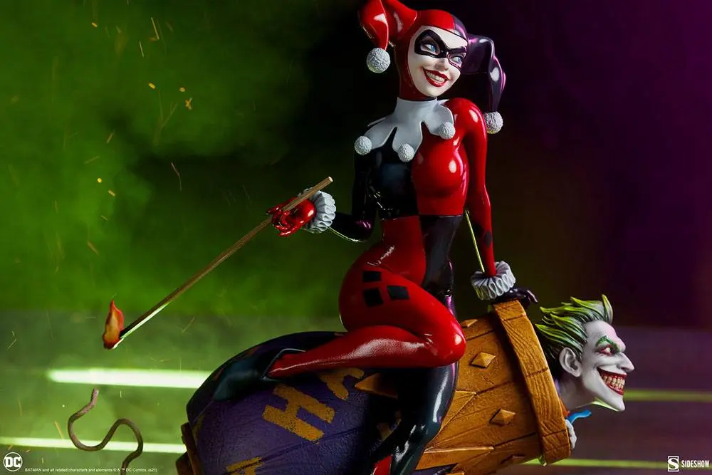 DC Comics Diorama Harley Quinn and The Joker 35 cm product photo