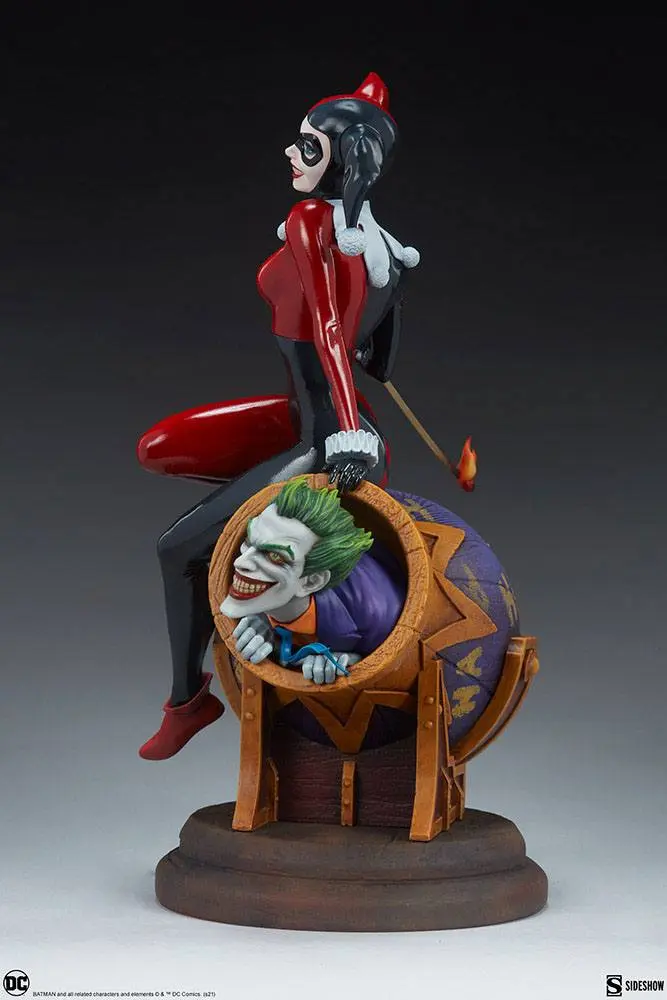DC Comics Diorama Harley Quinn and The Joker 35 cm product photo