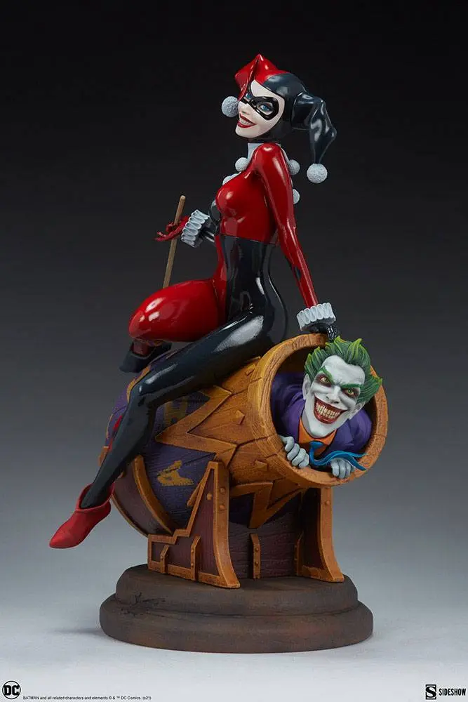 DC Comics Diorama Harley Quinn and The Joker 35 cm product photo