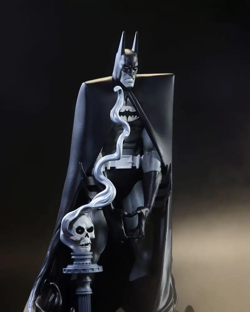 DC Direct Resin Statue 1/10 Batman Black &amp; White by Bill Sienkiewicz 20 cm product photo