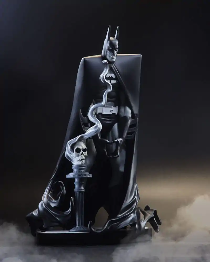 DC Direct Resin Statue 1/10 Batman Black &amp; White by Bill Sienkiewicz 20 cm product photo