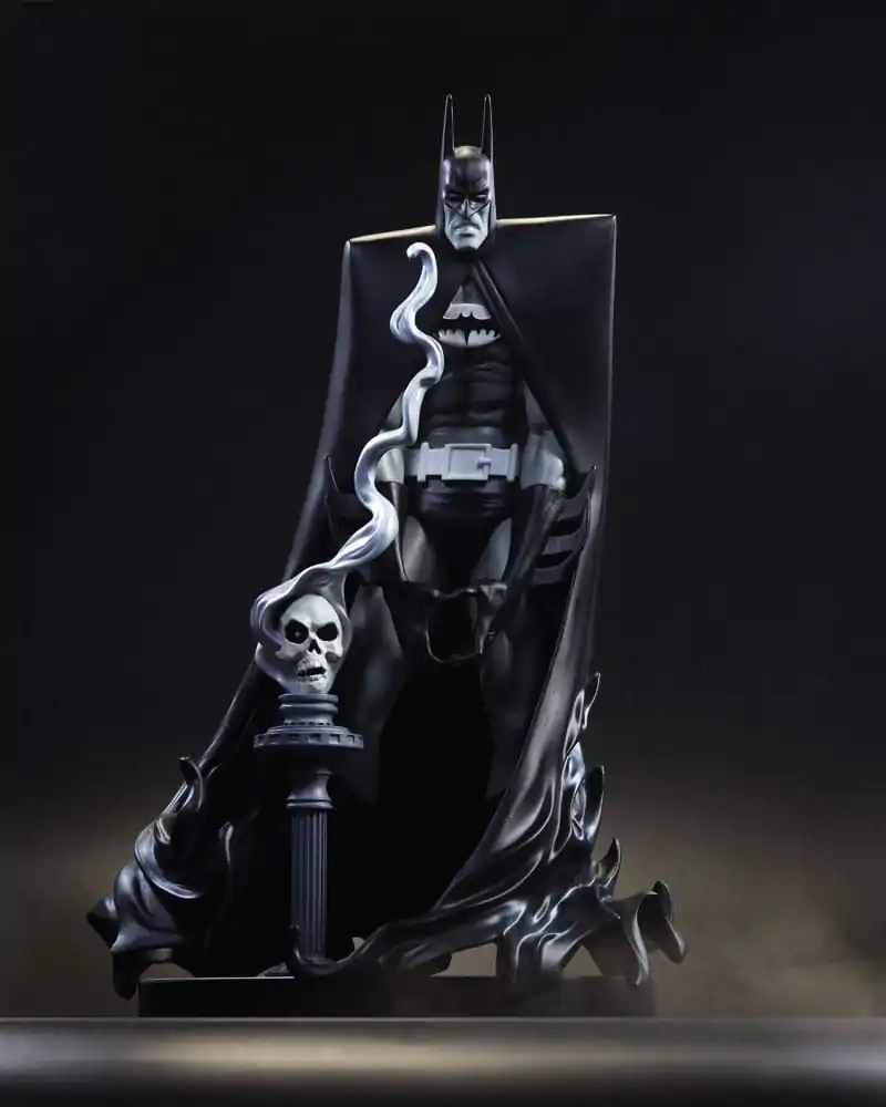 DC Direct Resin Statue 1/10 Batman Black &amp; White by Bill Sienkiewicz 20 cm product photo