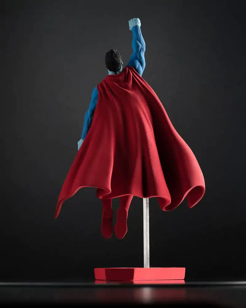 DC Direct Statue 1/10 Superman Red and Blue: Superman by Gary Frank Limited Edition 26 cm termékfotó