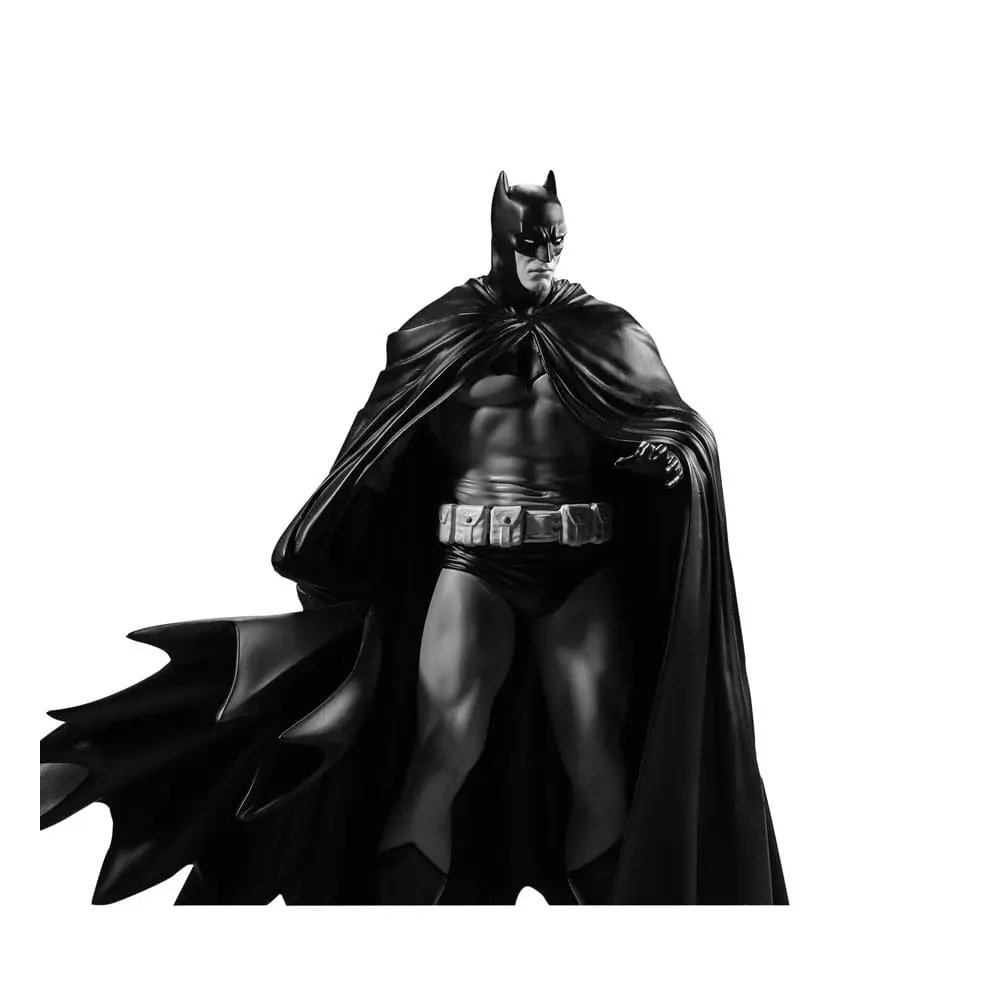 DC Direct Resin Statue Batman Black &amp; White (Batman by Lee Weeks) 19 cm product photo