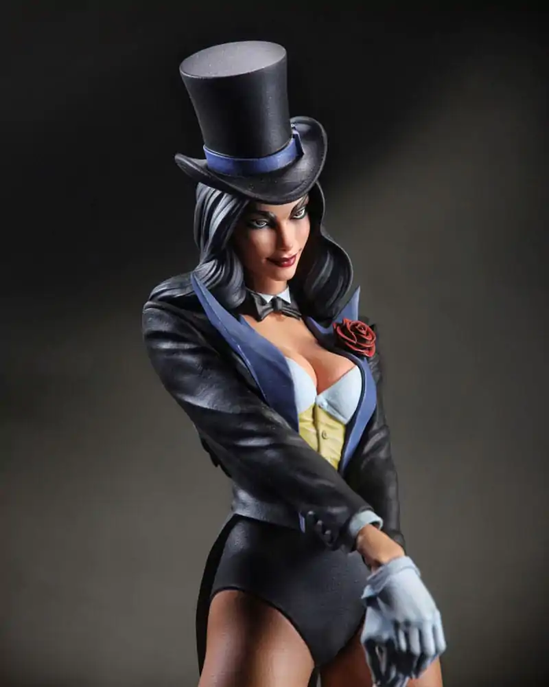 DC Direct DC Cover Girls Resin Statue Zatanna by J. Scott Campbell 23 cm termékfotó