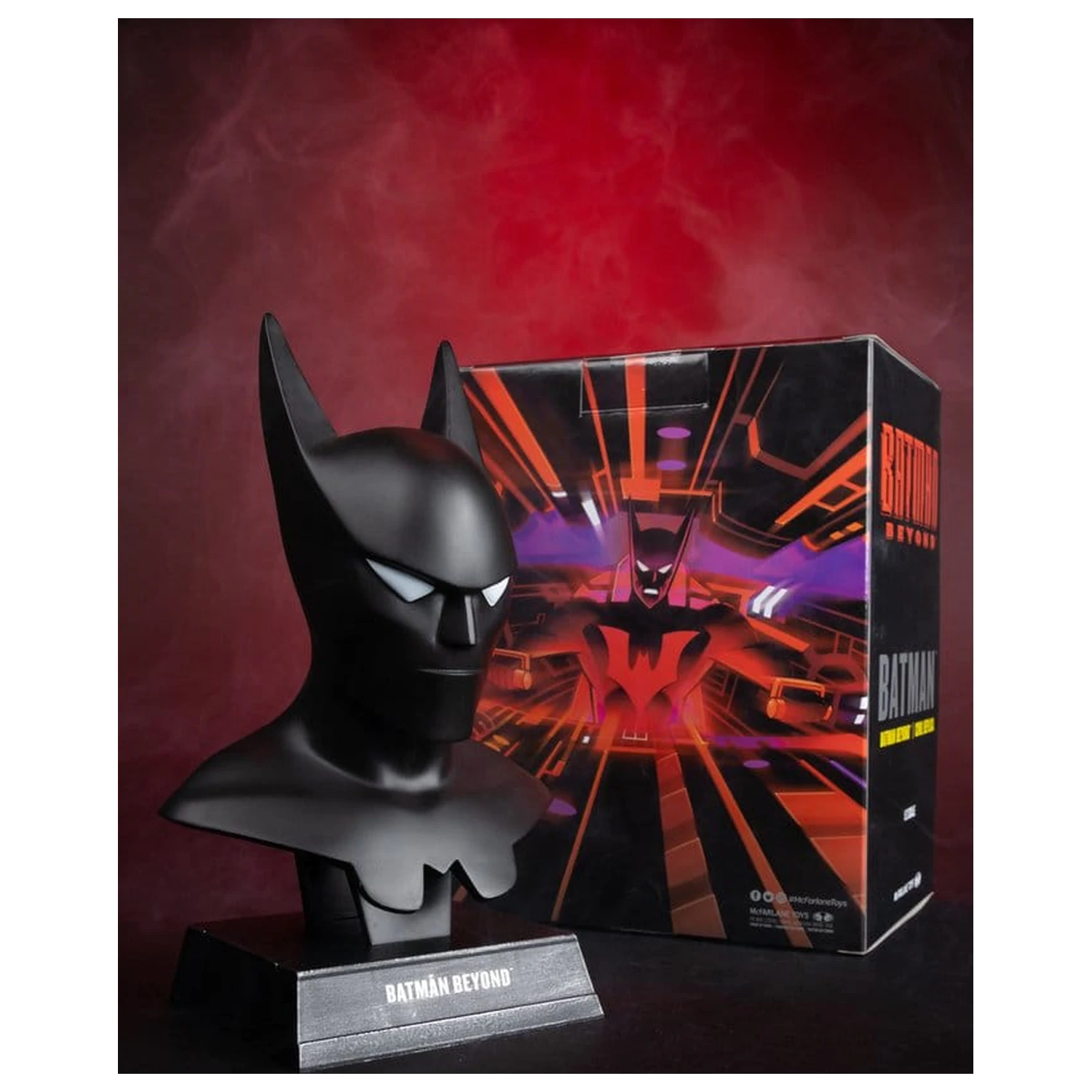 DC Direct Prop Replica 1/3 Batman Cowl (Batman Beyond Animated) 18 cm  product photo