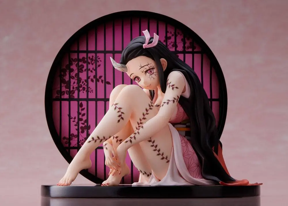 Demon Slayer: Kimetsu no Yaiba Statue 1/8 Entertainment District Arc Nezuko Kamado (Demon Form Advancing Version) 12 cm product photo
