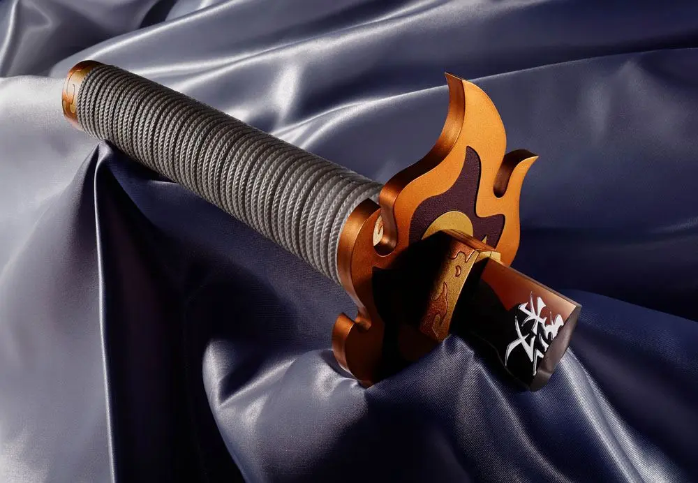 Demon Slayer: Kimetsu no Yaiba Proplica Replica 1/1 ABS Plastic Broken Nichirin Sword (Kyojuro Rengoku) 31 cm product photo