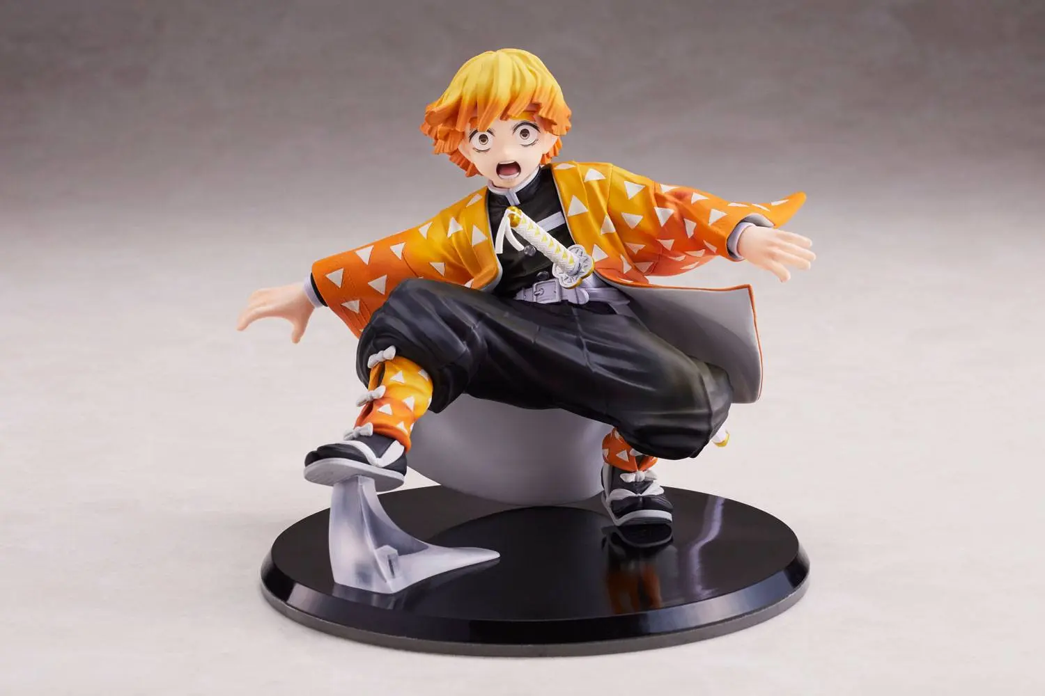 Demon Slayer: Kimetsu no Yaiba Statue 1/8 Zenitsu Agatsuma 12 cm product photo