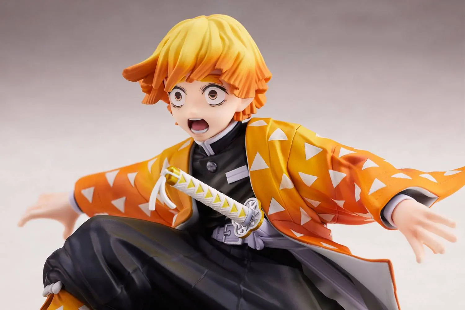Demon Slayer: Kimetsu no Yaiba Statue 1/8 Zenitsu Agatsuma 12 cm product photo