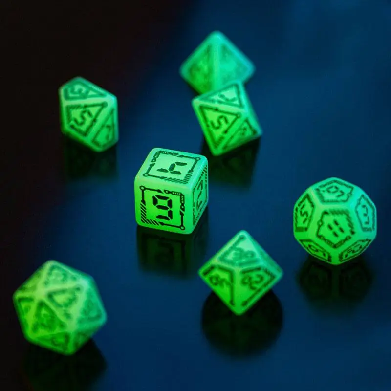 Digital Glowing Dice Set Challenge the darkness (7) termékfotó