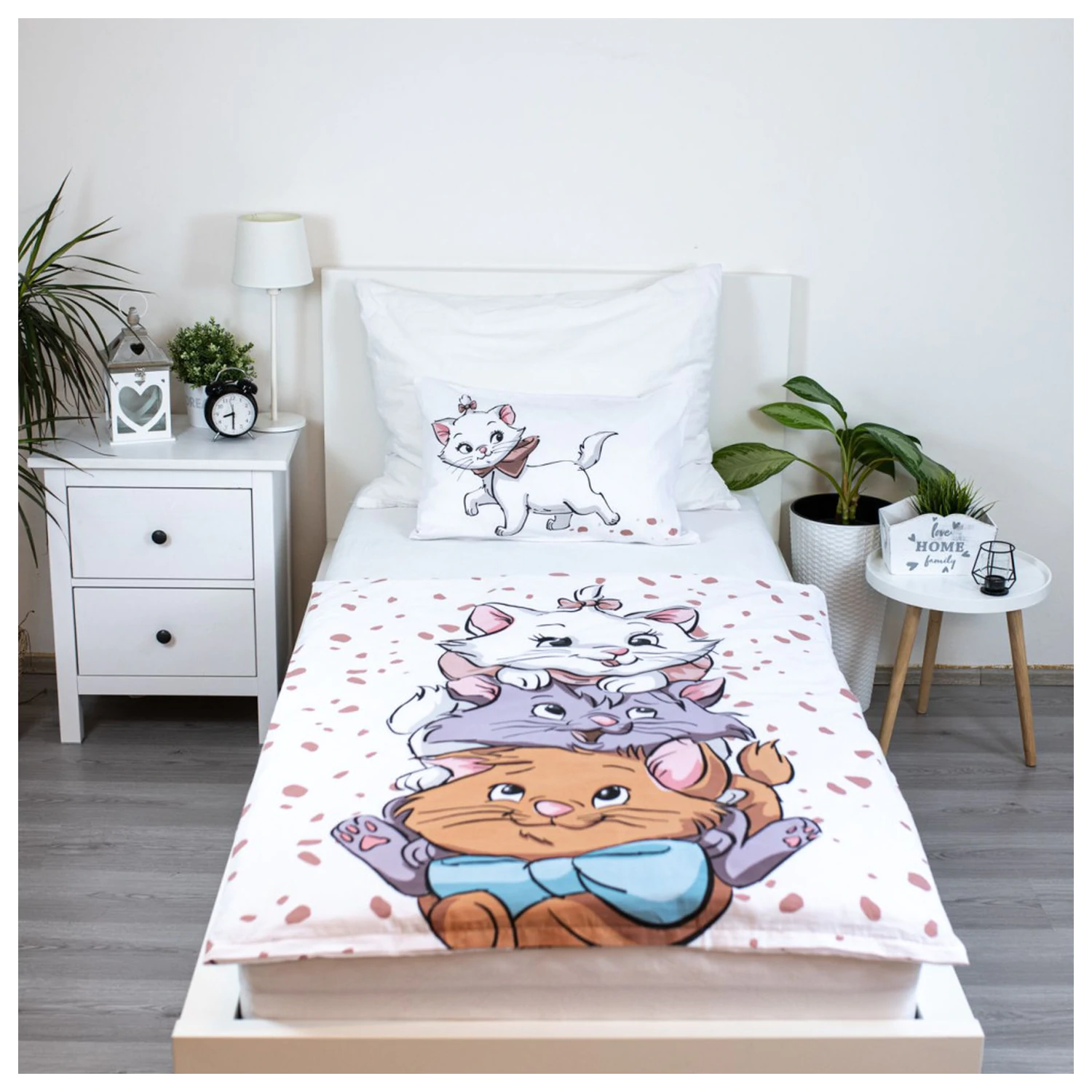 Disney Marie Friends Toddler Duvet Cover product photo