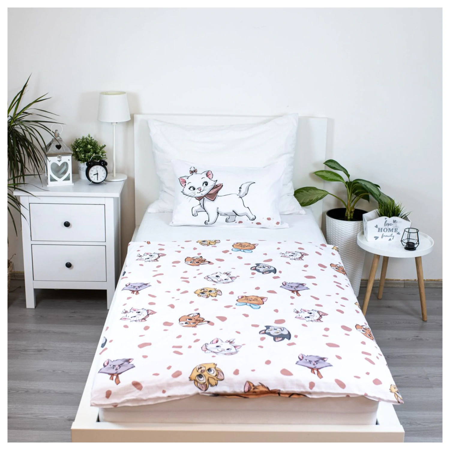 Disney Marie Friends Toddler Duvet Cover product photo