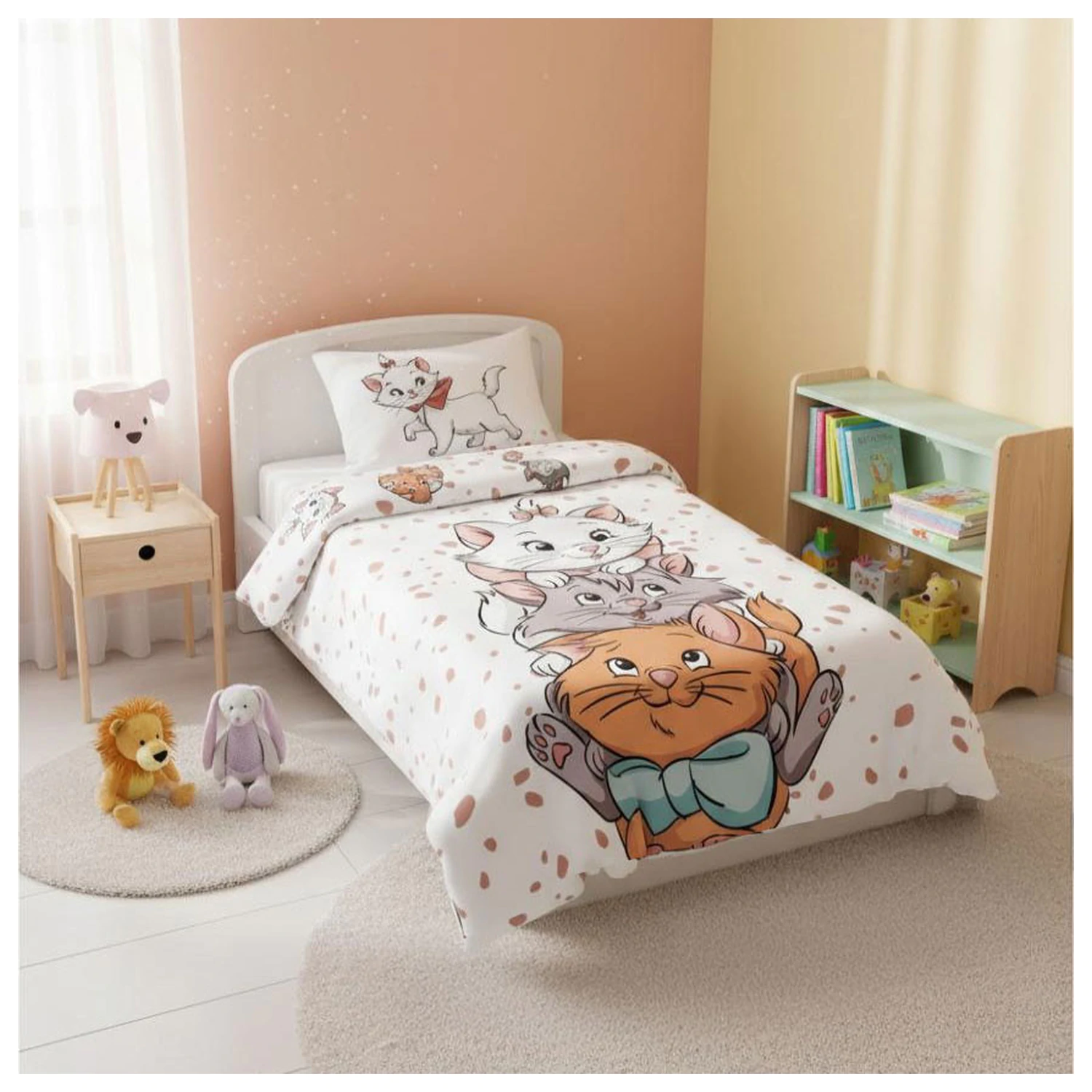 Disney Marie Friends Toddler Duvet Cover product photo