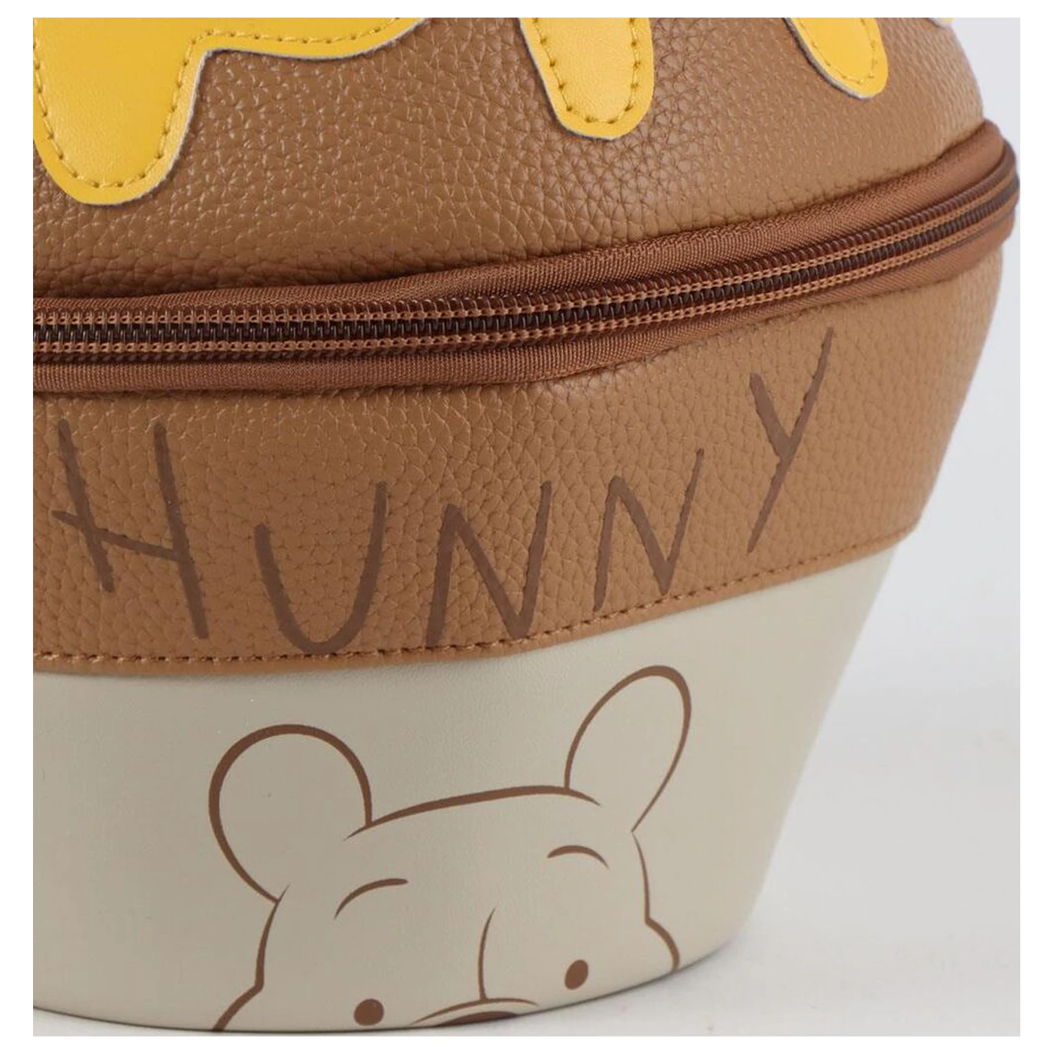 Disney Winnie the Pooh vanity case product photo