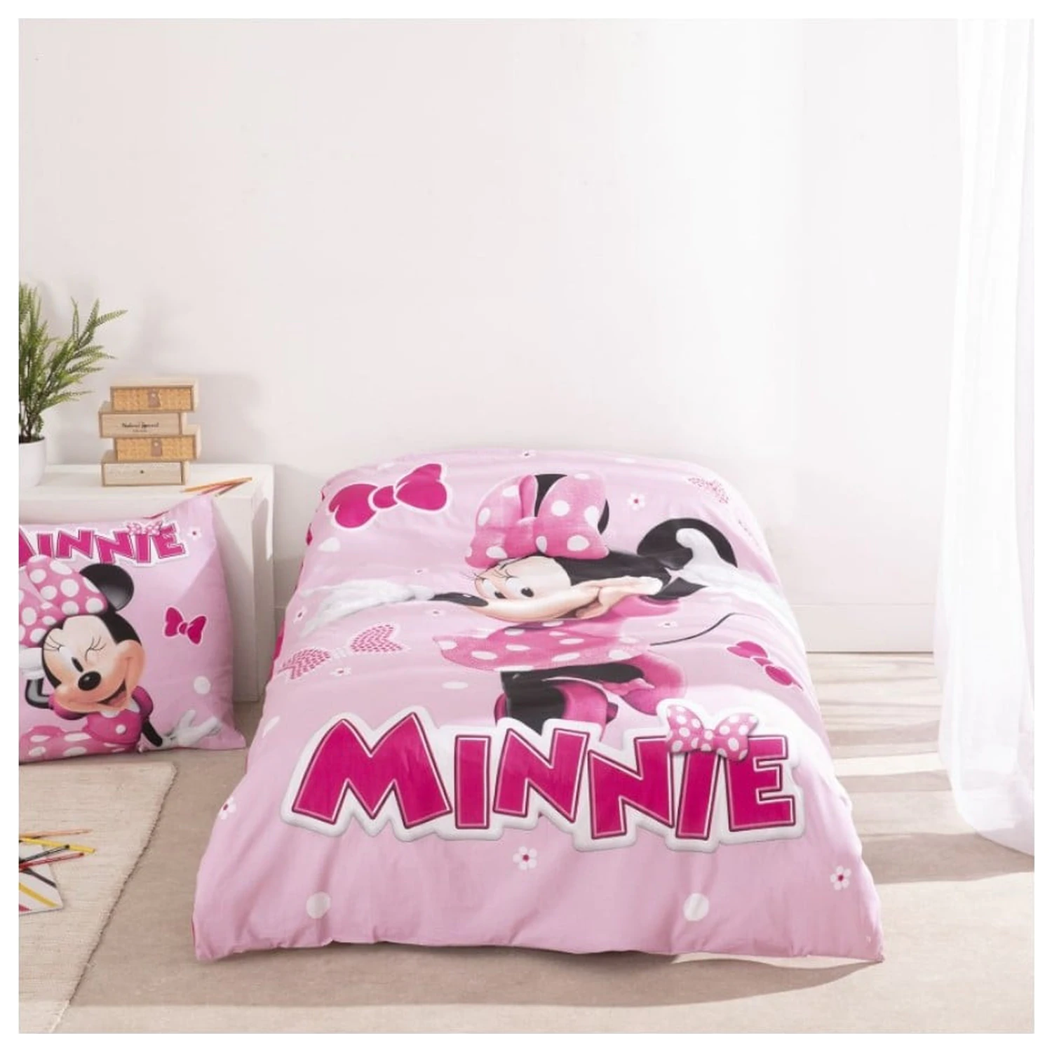 Disney Minnie Pink Polka Bow Duvet Cover product photo
