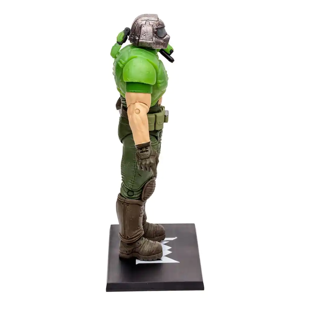 Doom Eternal Action Figure Doom Slayer Classic (Glow In The Dark Edition) Gold Label 18 cm product photo