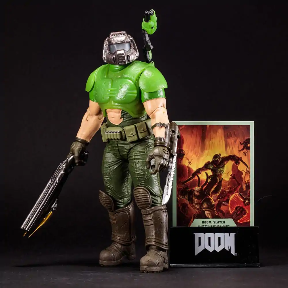 Doom Eternal Action Figure Doom Slayer Classic (Glow In The Dark Edition) Gold Label 18 cm product photo