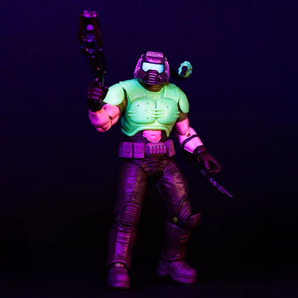 Doom Eternal Action Figure Doom Slayer Classic (Glow In The Dark Edition) Gold Label 18 cm product photo