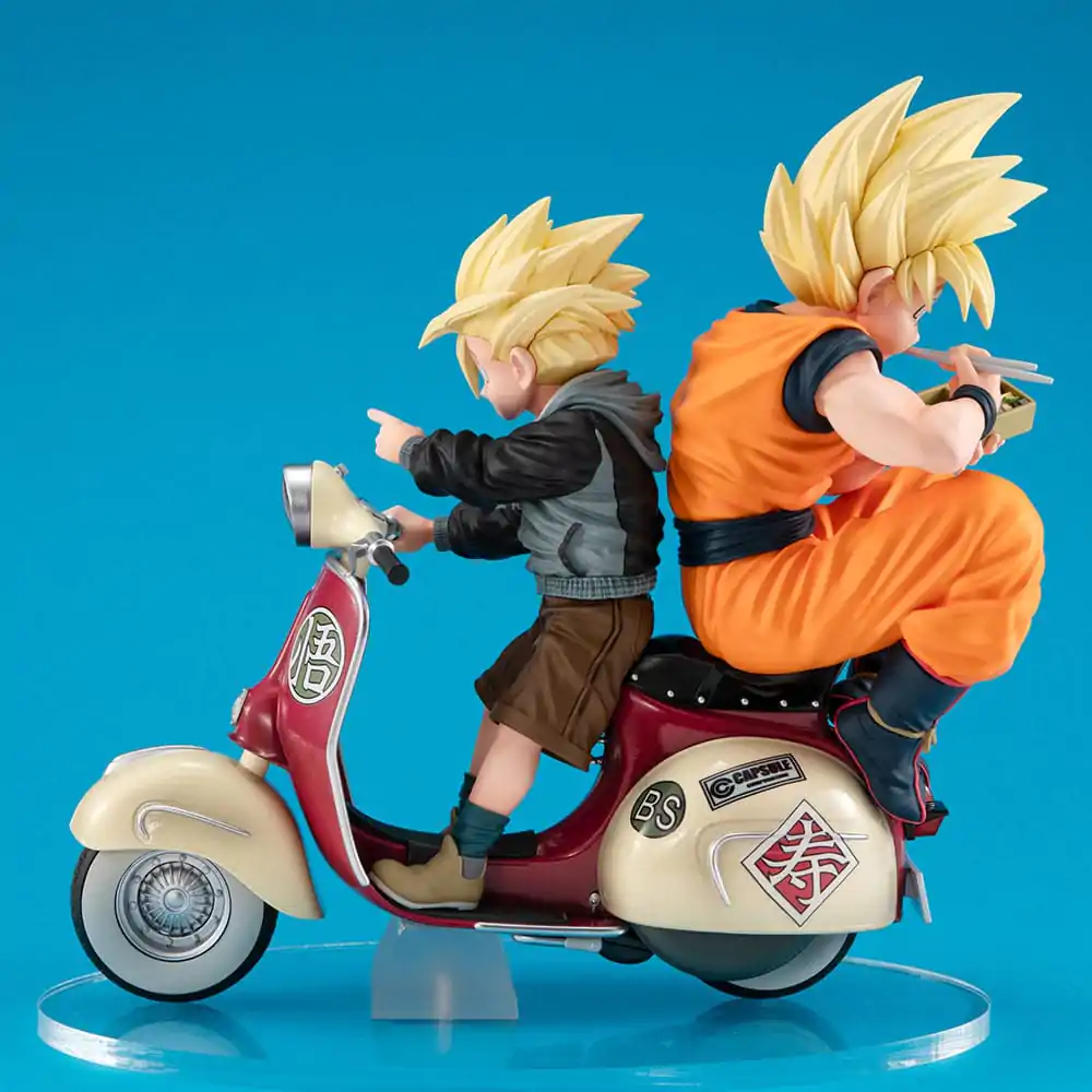 Dragonball Z 05 Desktop Real McCoy PVC Diorama Super Saiyan Son Goku & Super Saiyan Son Gohan & Motorbike 16 cm termékfotó