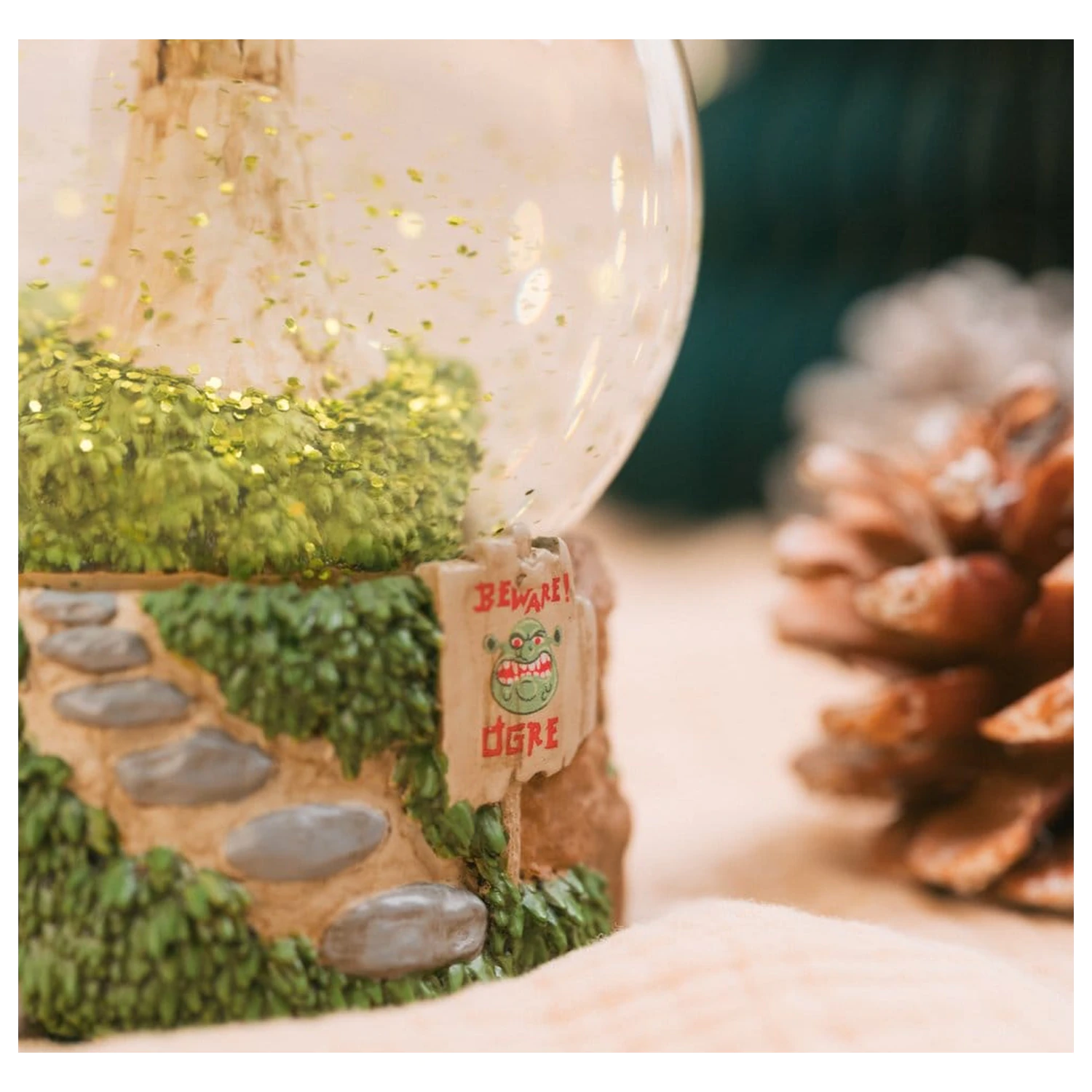 DreamWorks Shrek Snow Globe 10 cm product photo