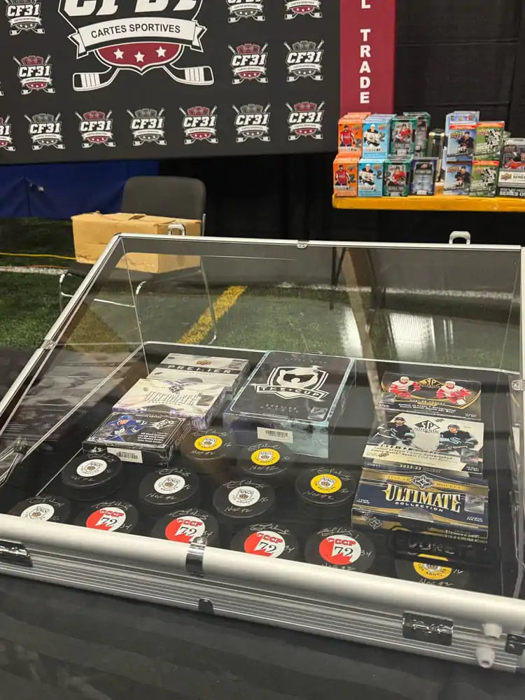 Evoretro Trading Card Display Suitcase product photo