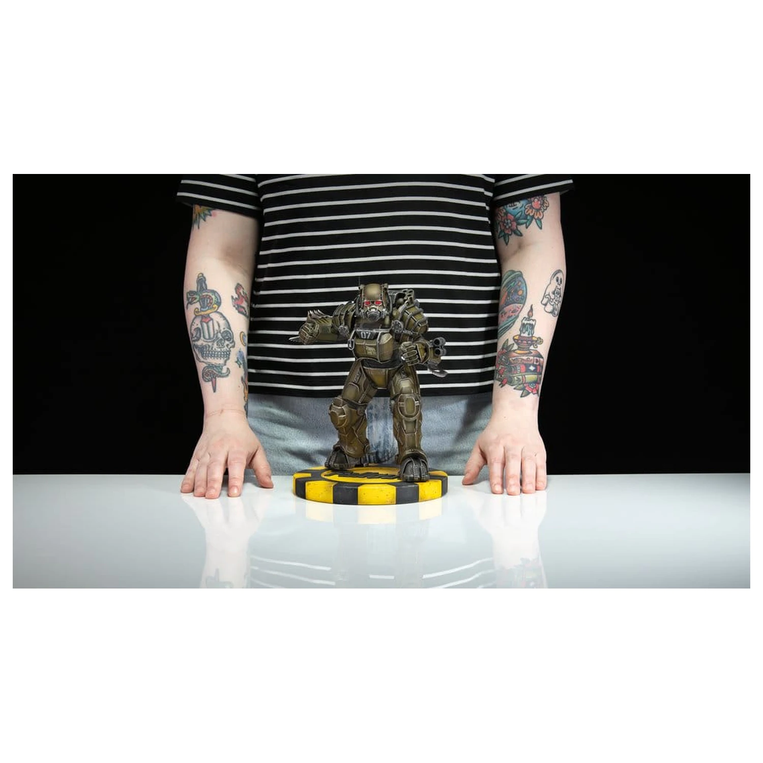 Fallout (Amazon) PVC Figure NCR Power Armor 25 cm product photo
