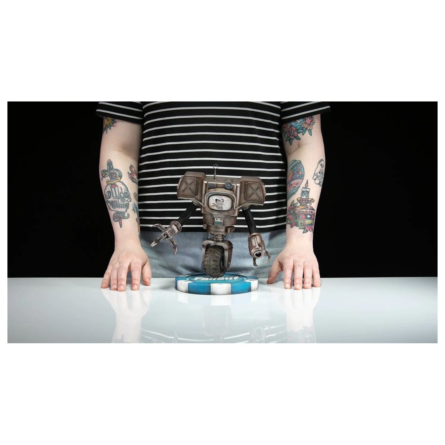 Fallout (Amazon) PVC Figure Victor the Securitron 25 cm product photo
