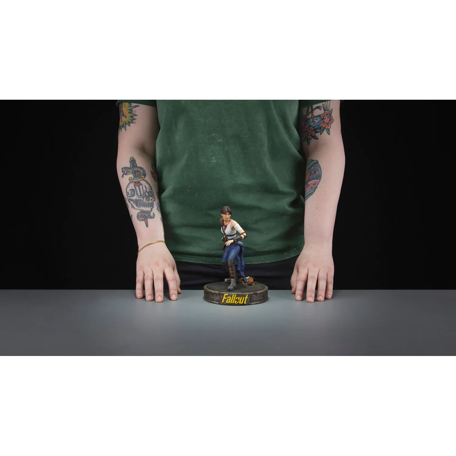 Fallout PVC Statue Lucy 18 cm product photo